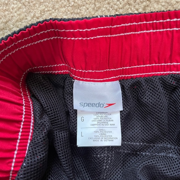 Speedo, water shorts, men’s black Lg . Waist 32-34” mesh liner NWT  3 pockets. - Picture 3 of 5